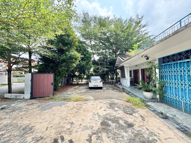 Bungalow Taman Melawis 1