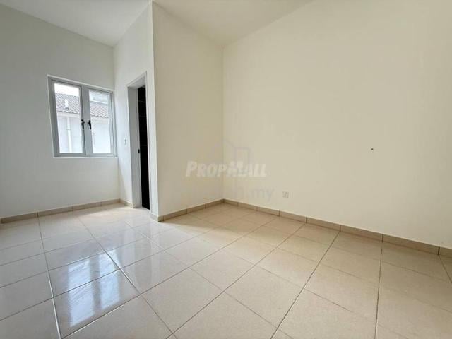 BRAND NEW] Double Storey Terrace, M Senyumia, Bandar Baru Salak Tinggi 1