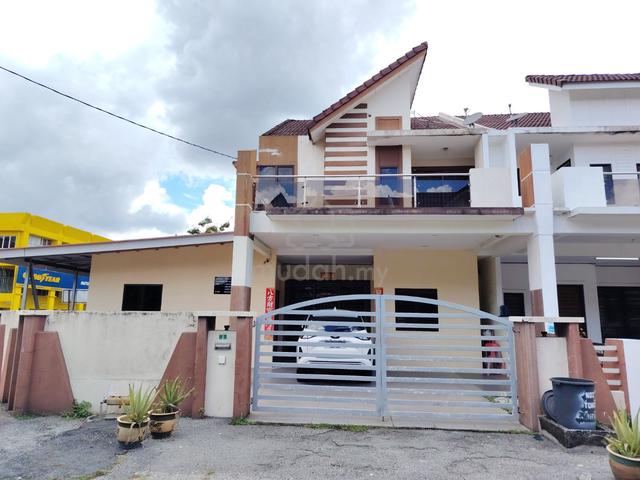 Bandar Cyber Double Storey Corner House For Sale at Taman Lapangan Sib 1