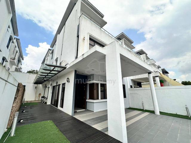 Renovated 3 Storey Cluster Canal Garden South Horizon Hills 1