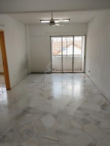 Iris Apartment (Taman Desa) 1
