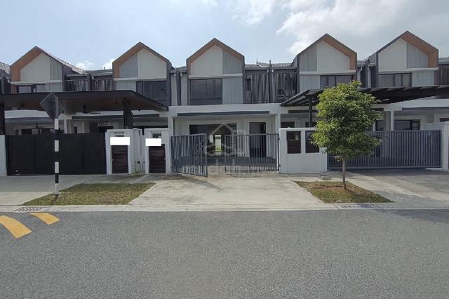 [facing Open] Intermediate Double Storey Terrace House Serenia City 1