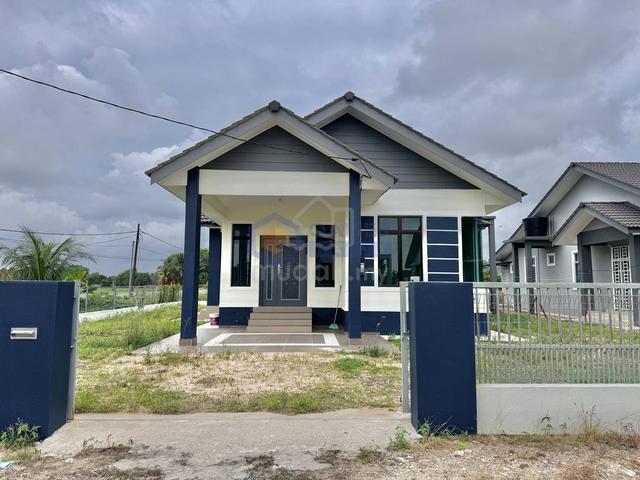 Banglo 4B3BA Tepi Jalan Utama Padang Melintang, Bachok 1