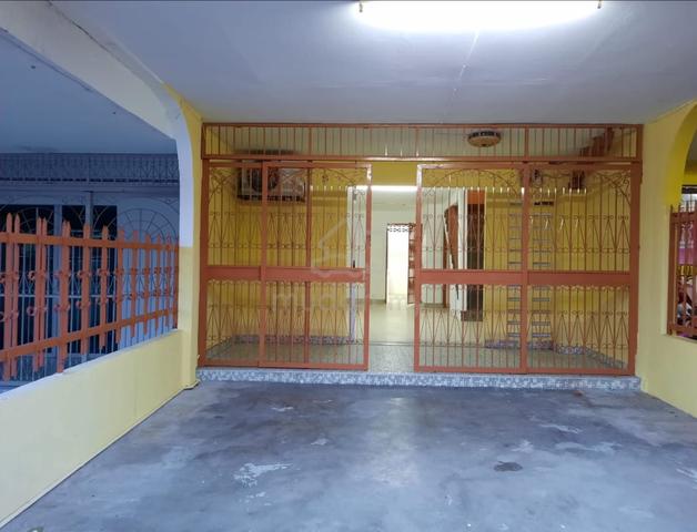 Freehold Kajang Double Storey 6R2B House Near MRT Stadium Kajang 1