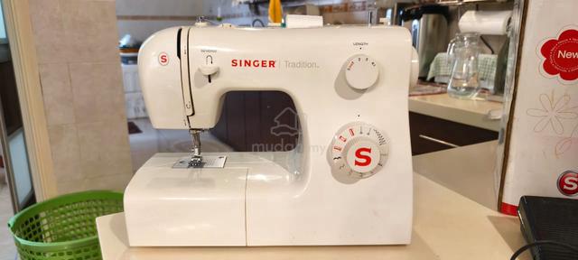 [LIGHTLY USED] Singer Tradition Sewing Machine 225 - photo 3 of 4