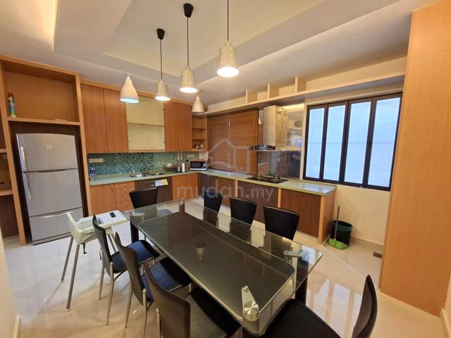 3 Sty Krystal Court Townhouse Sungai Nibong Well renovated 1