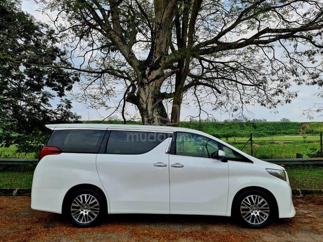 Toyota Alphard 3.5 GL ImportedNew Sunroof PwrBoot - 4