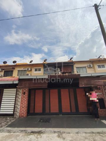 House at Bandar Saujana Putra (Beside BSP school !) 1