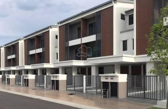 Fully Furnished Elegan Residensi Townhouse 1