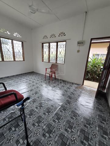 Rumah kampung untuk disewa area Bukit Baru, Kampung Paya Ikan, Melaka 1
