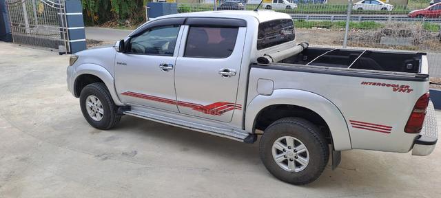 2011 Toyota HILUX 2.5 G (M)4 X 4 - 4