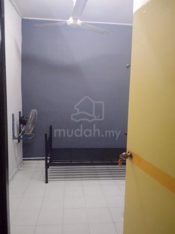 Rent Room at Pangsapuri Seri Mengkuang, Gelang Patah, Johor. 1
