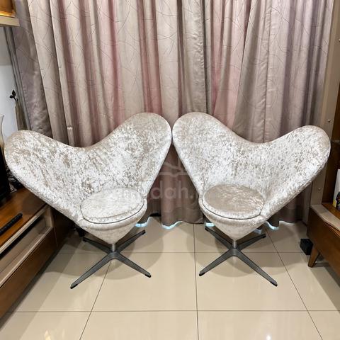 Show House Velvet Swivel Lounge Chair (1 PC) - photo 4 of 4