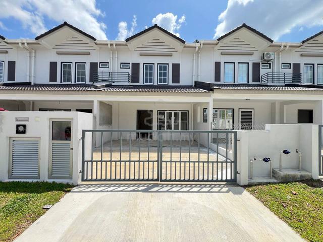 2 Storey Terrace M Senyumia Bandar Baru Salak Tinggi for Sale 1