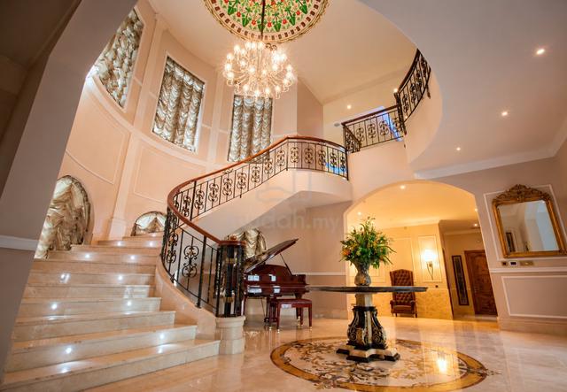 Luxurious Bungalow house FOR SALE 1