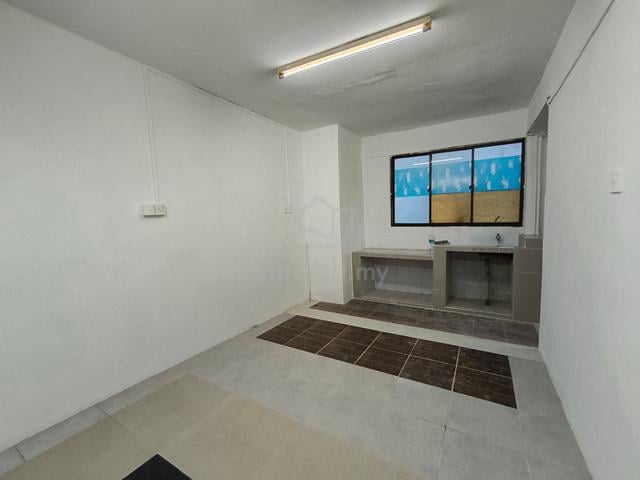 Flat Taman Ungku Tun Aminah 1
