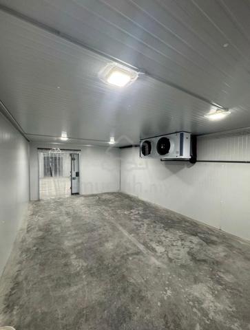 Cold room for rent 1