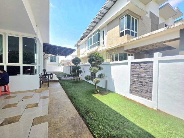 Area Privasi & Rumah Cantik - SemiD 2 Tingkat Mahkota Height, IM 11 1
