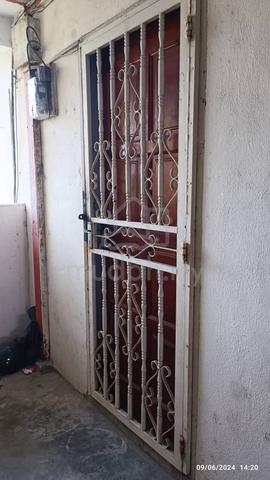 Rumah Pangsa Batu Berendam 1