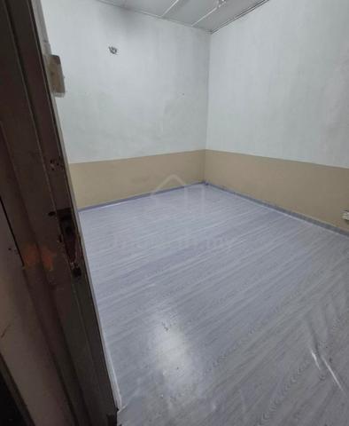 Room at 2nd Floor of a Shop, Taman Sri Gombak, Batu Caves For Rent 1