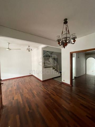 Double storey terrace Usj 2 house near to bungalow 1