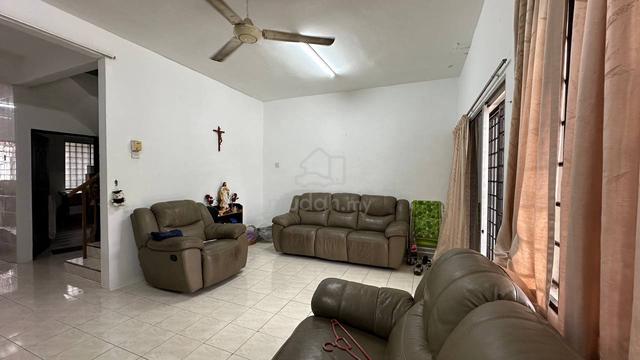 Falim / 2 Storey Terrace / Renovated / Field / 20x70 / 4R 3B / Aeon 1