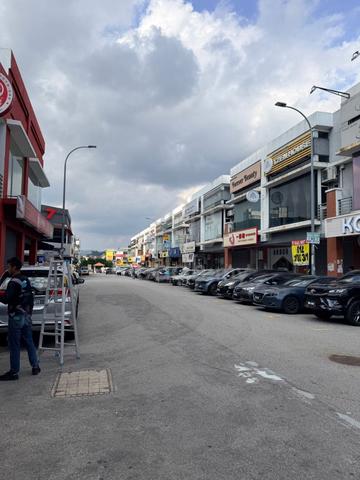 Traders square G floor shop for rent , balakong 1