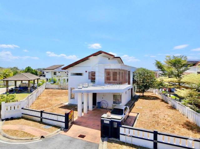 CORNER Double Sty Banglo Timur Bandar Baru Enstek Nilai KLIA 1