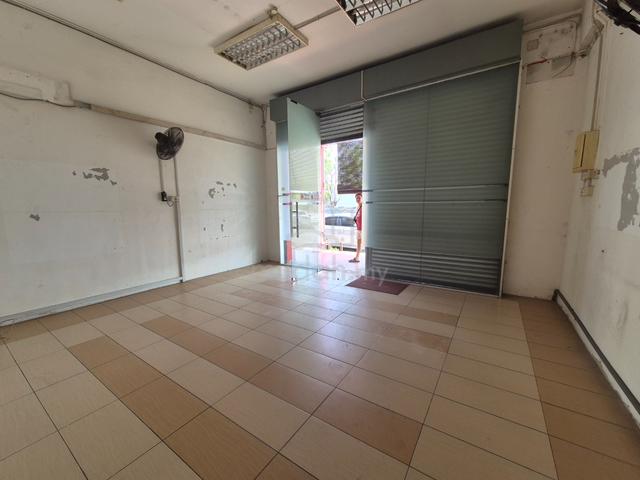 Facing Mainroad shoplot at Taman Teknologi Cheng 1