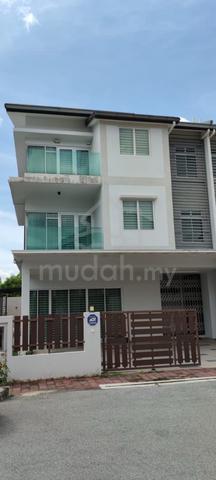 Fully Renovated 3 Storey Semi D, Puncak Saujana, Kajang, Selangor 1