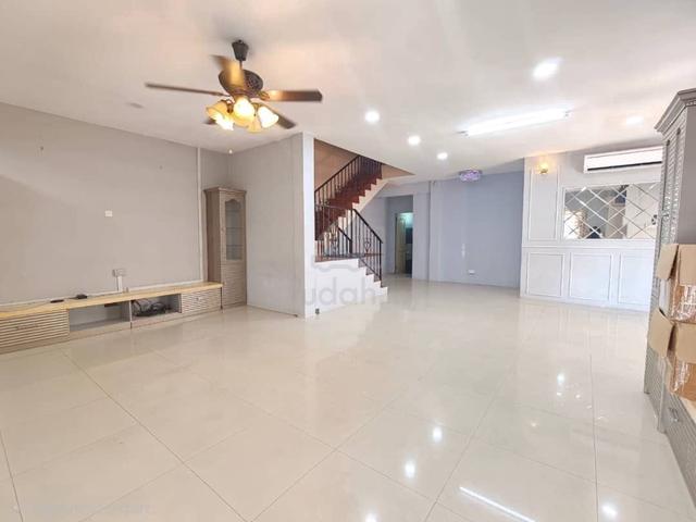 Taman Landmark Bundusan / 3 Storey Semi D / Partial furnished / 5 room 1
