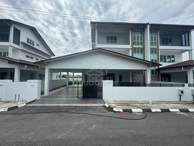 Semaba, Kingsoon Garden 2.5 Storey Semi-Detached House For Sale 1