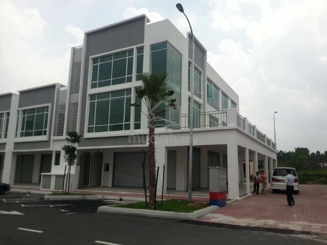 3 Storey End Shop Lot For Sale At Taman Equine, Seri Kembangan 1