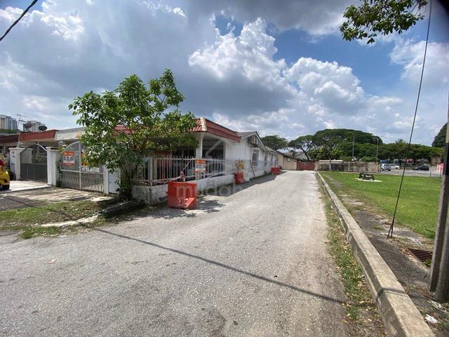 NON BUMI LOT ⭐ END LOT Single Storey Seksyen 51a Petaling Jaya 1