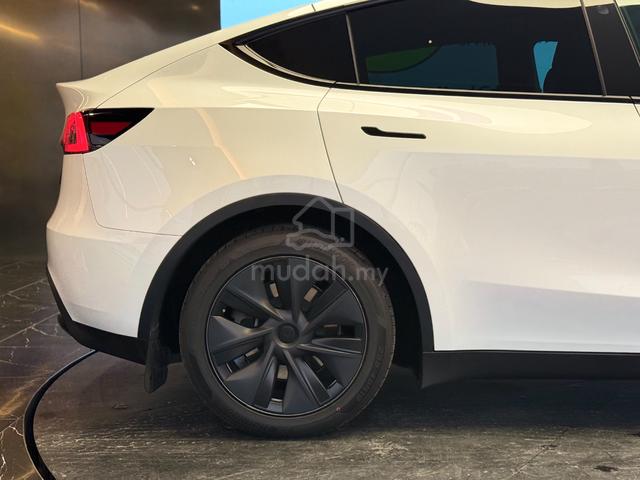 2024 Tesla MODEL Y STANDARD RANGE RWD Enhanced AP - 4