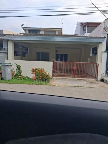 Kampung Lapan Single storey terrace for rent 1