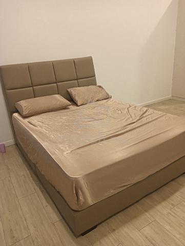 Queen bed - photo 3 of 3