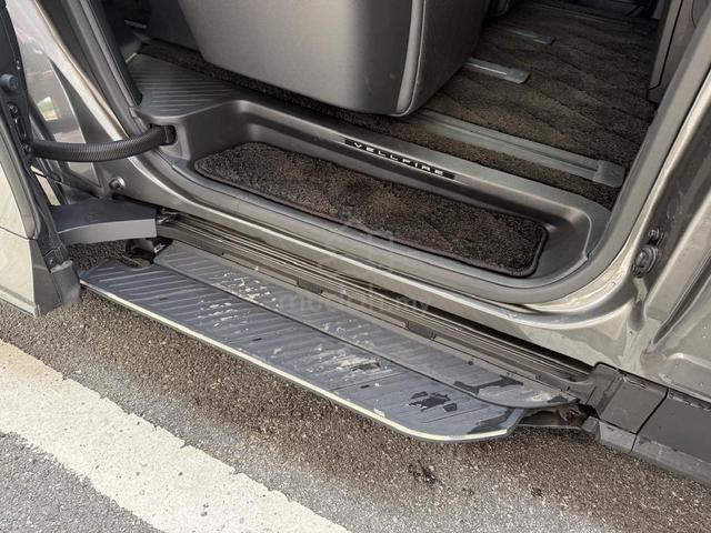 Black Interior/ JBL/ Toyota VELLFIRE 2.4 Z PREMIER - 4