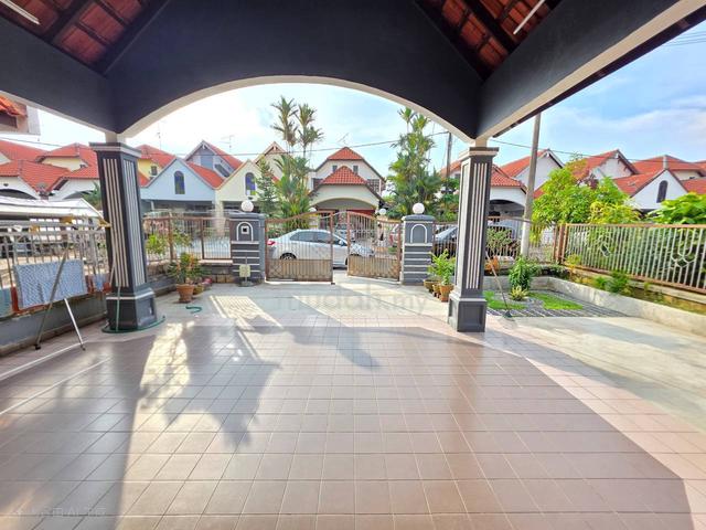 Pelangi Indah 1.5 Storey Endlot 32x80 Kitchen Extended Gated Near Aeon 1