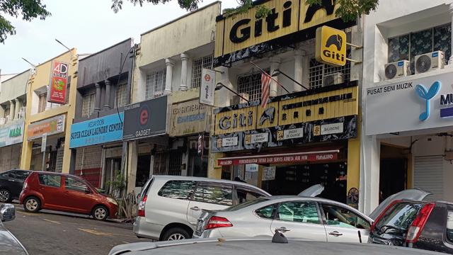 Ground Floor Shop Bukit Anggerik facing Main road Cheras for rent 1