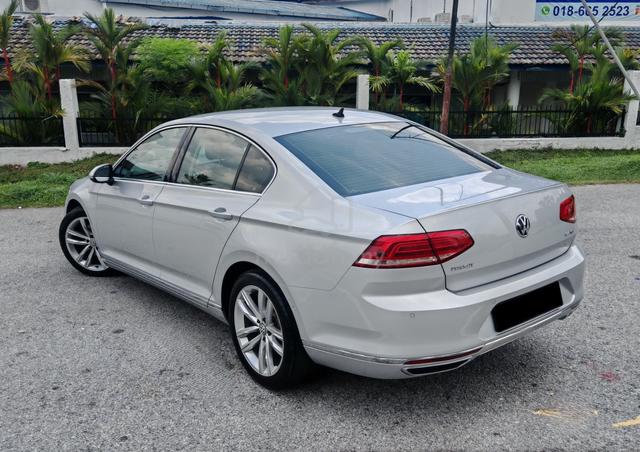 2018 Volkswagen PASSAT 2.0 TSI HIGHLINE (A) SPORTY - 2