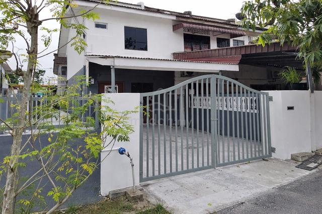 END LOT | New Refurbish Double Storey Seksyen 25 SHAH ALAM 1