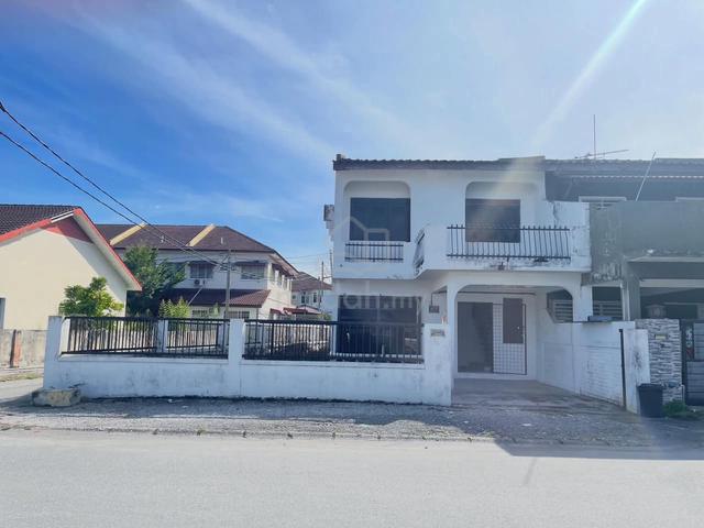 Taman Bertuah Double Storey Terrace (End Lot-Extra Land) Ipoh, Perak 1