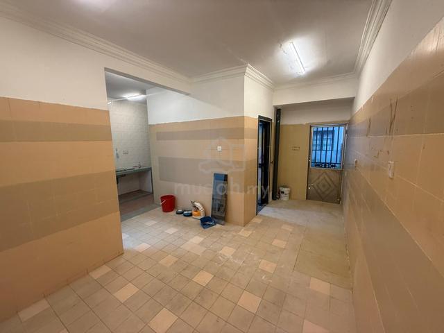 Mount Austin Double Storey House 5+1Bed 3Bath Partial Furnished 1