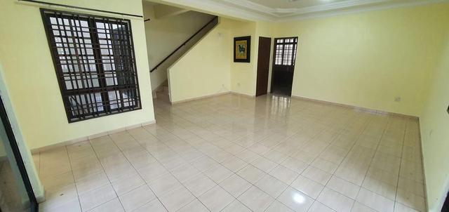 For Rent 2 storey Corner Lot Permas 1