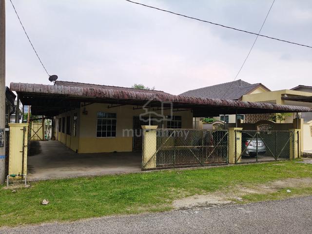 Rumah Bungalow 8 kereta boleh muat parking 1