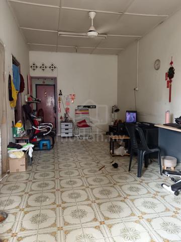 Tmn Salak Selatan KL 1sty Terrace house 22x70 3r2b Freehold for Sale 1