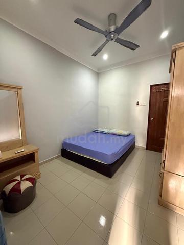Master room attached bathroom Bayu perdana Klang include Parking 1