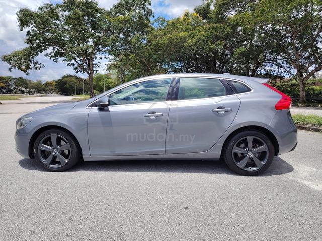 Volvo V40 2.0 T5 (A) PADDLE SHIFT - 8 SPEED - 5