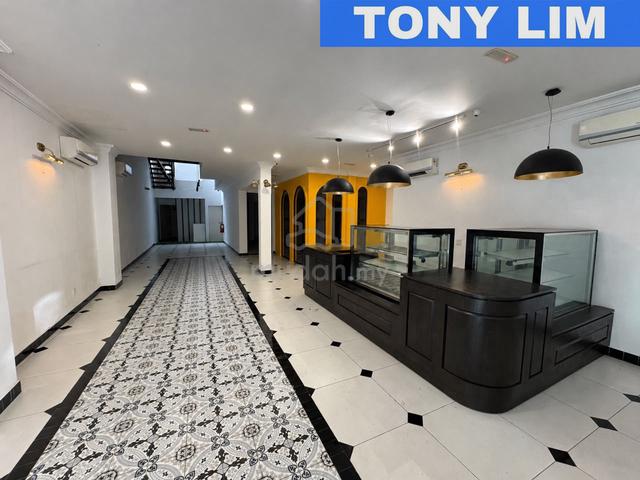 Hutton Lane Ground floor Shoplot 1600Sf Facing main road Nice unit 1